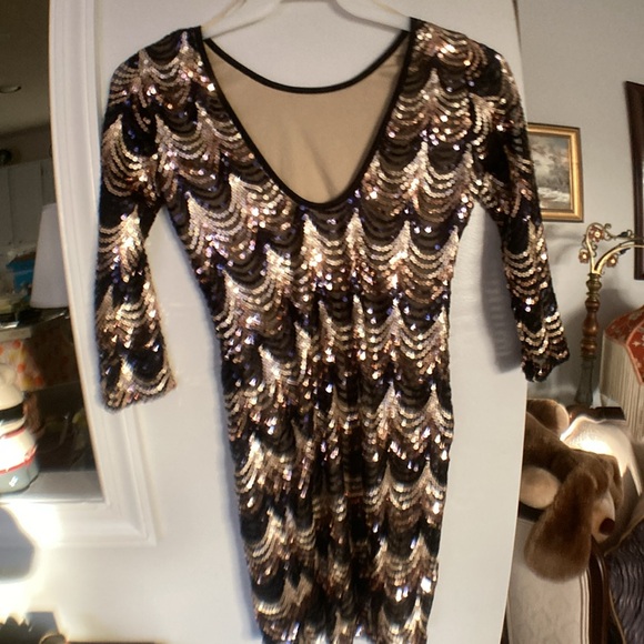 Gorgeous bodycone  evening party/formal dress. - Picture 6 of 7